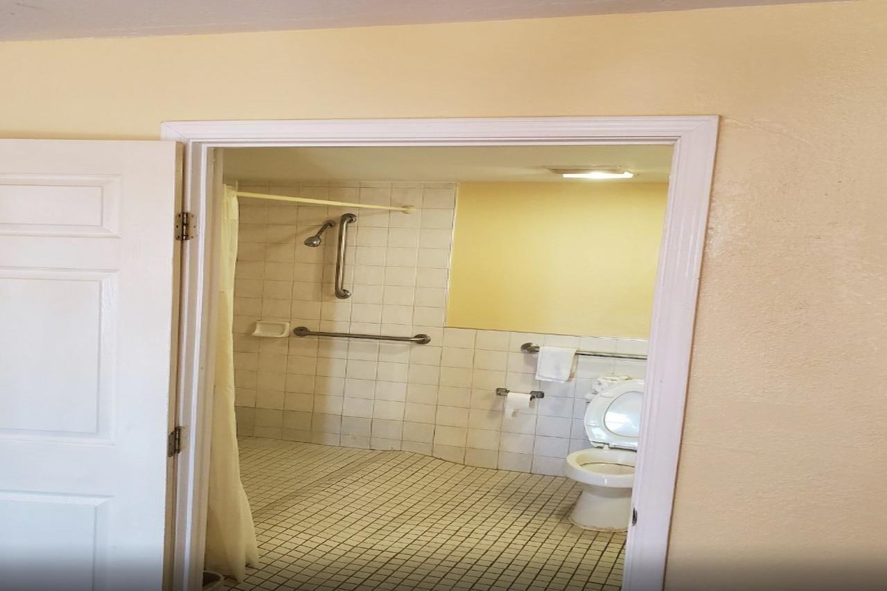 Motel Americas Value - At&t Center/fort Sam Houston 2*