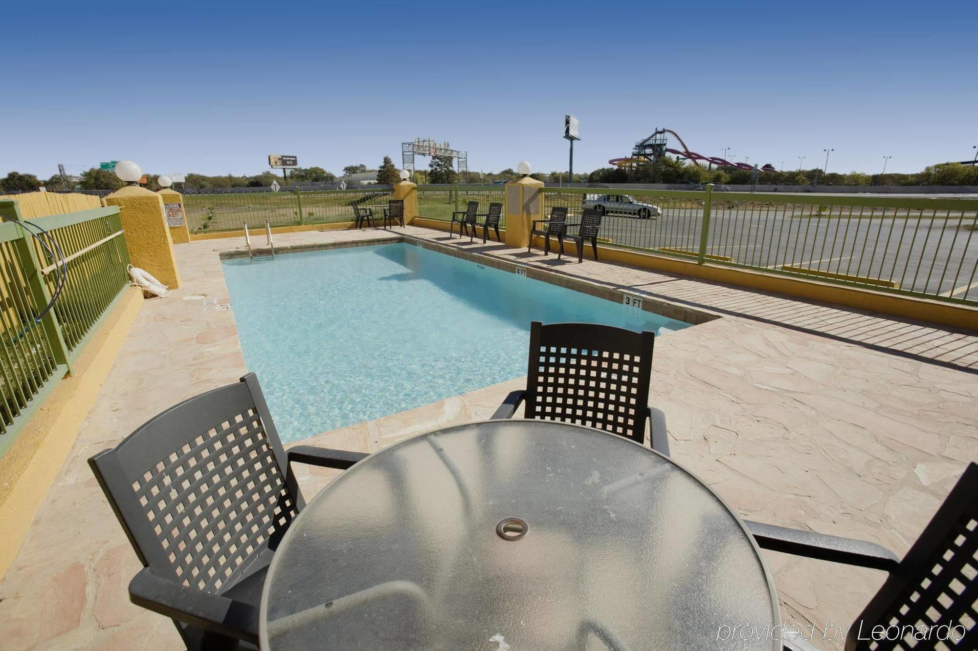 Motel Americas Value - At&t Center/fort Sam Houston 2*