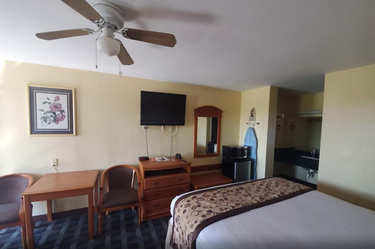 Motel Americas Value - At&t Center/fort Sam Houston