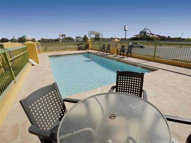 Americas Value - At&t Center/fort Sam Houston Motel 2*